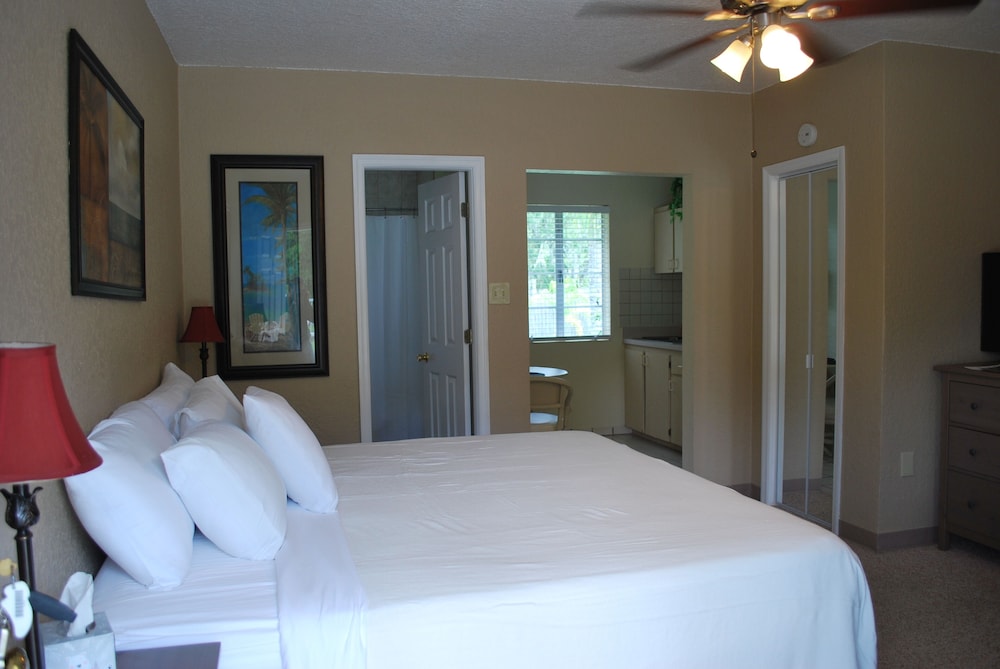 Premium Suite, 1 King Bed, Non Smoking, Garden View