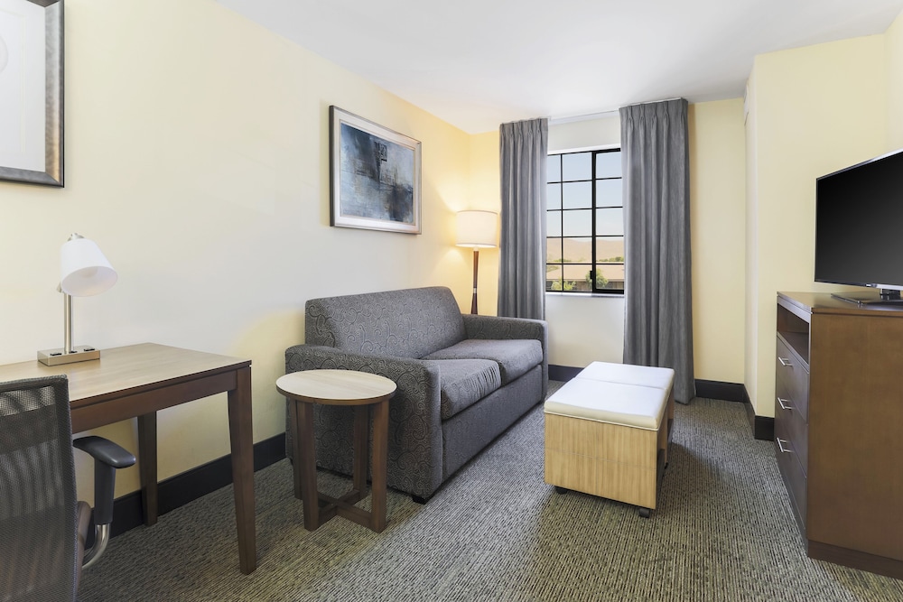 Suite, 1 Bedroom, Kitchen - Photo 4