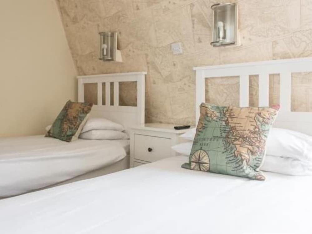 Standard Twin Room, Private Bathroom (Across the corridor) photo 3