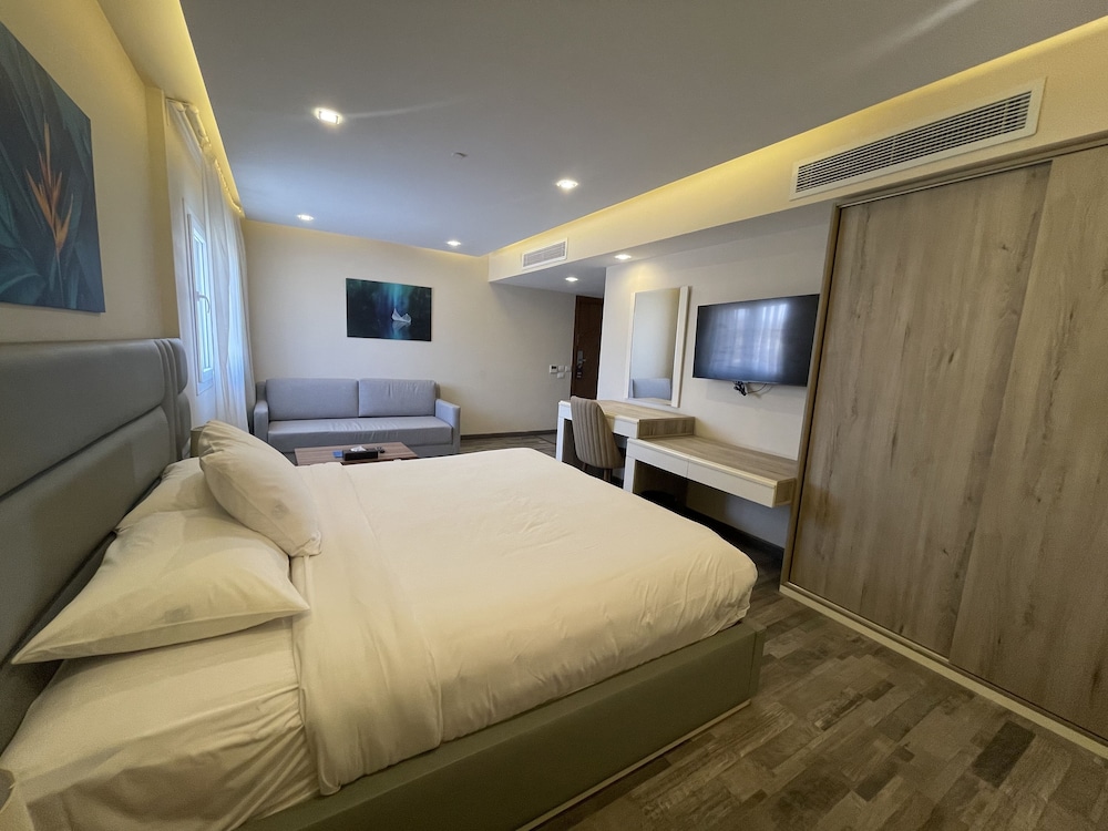 King Studio Apartment