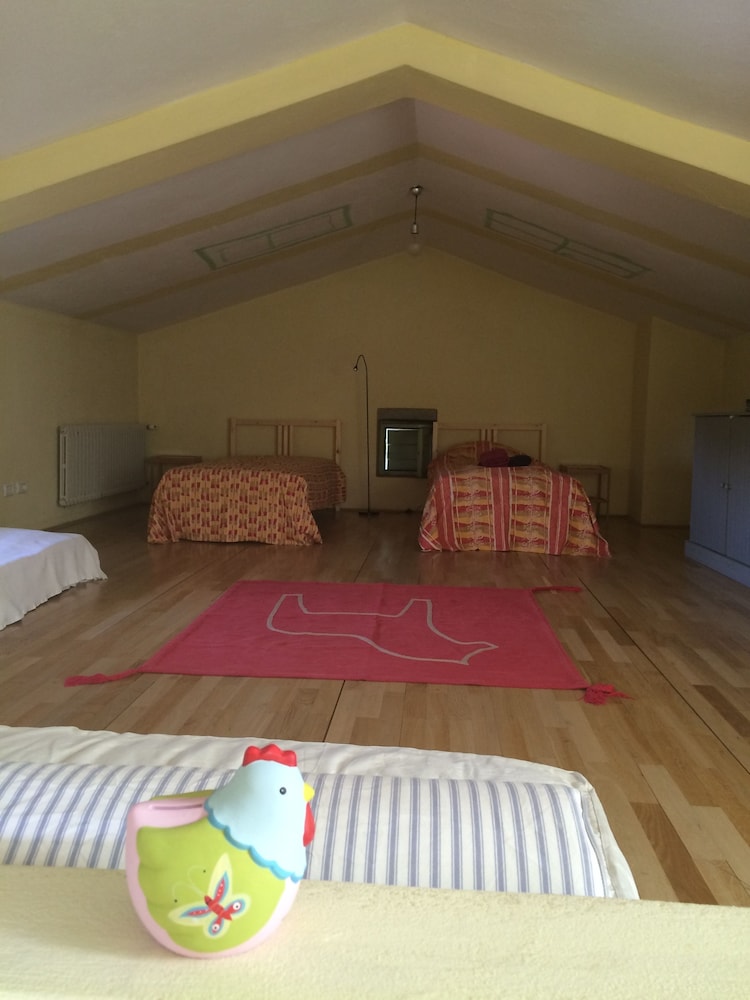 House, 3 Bedrooms photo 2