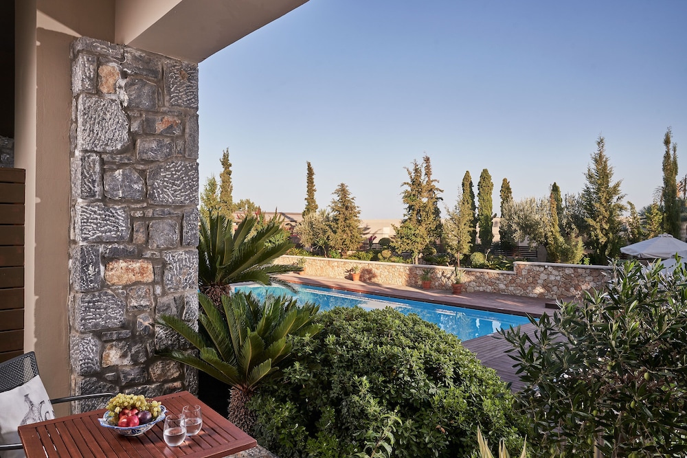 Suite (Sharing Pool, Garden View/ Pool View ) thumbnail 5
