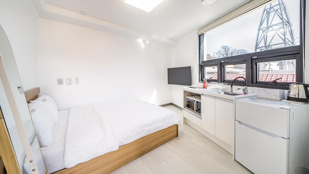 Basic Room, 1 Bedroom (301) - Photo 8