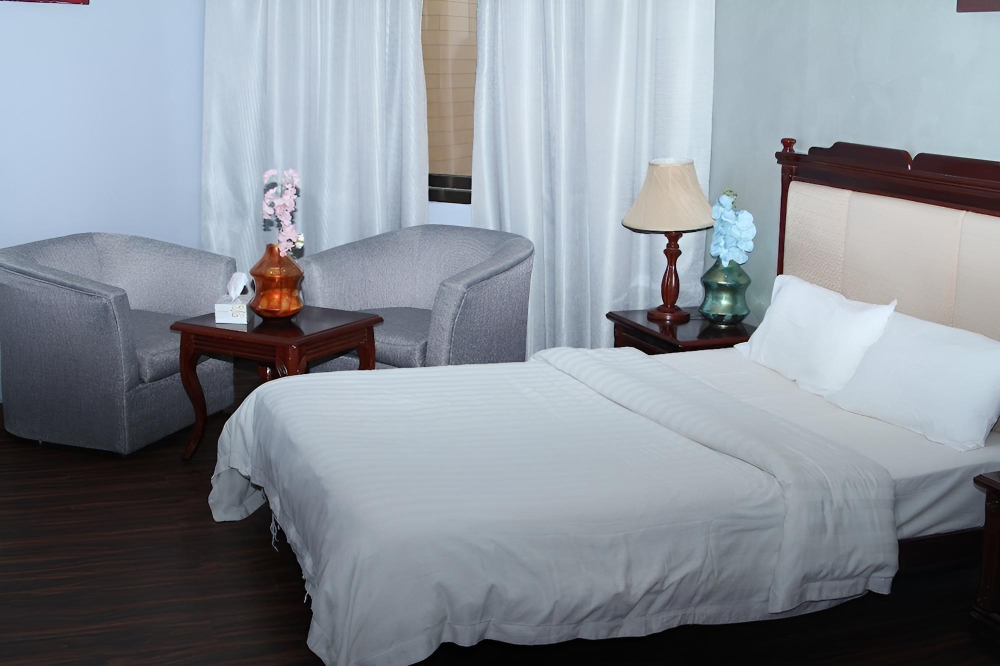 Deluxe Double Room, 1 Queen Bed photo 3