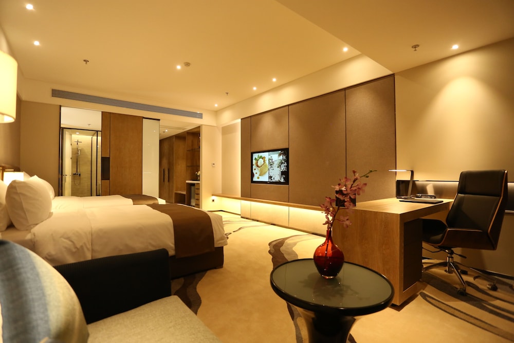 Superior Room, 1 King Bed photo 2