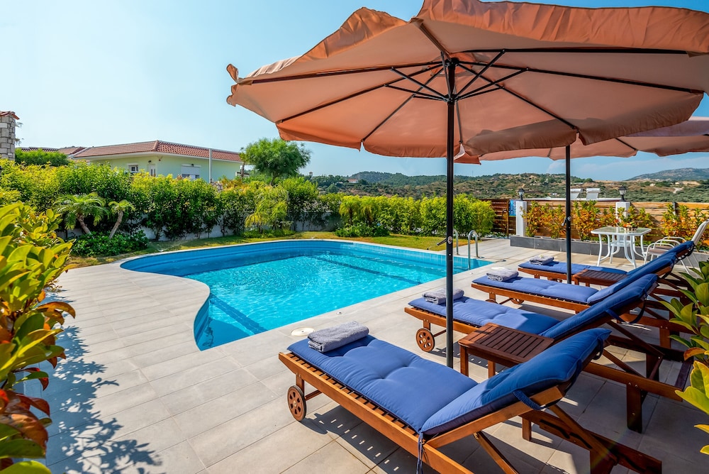 Deluxe Suite, 2 Bedrooms, Private Pool, Mountain View photo 2
