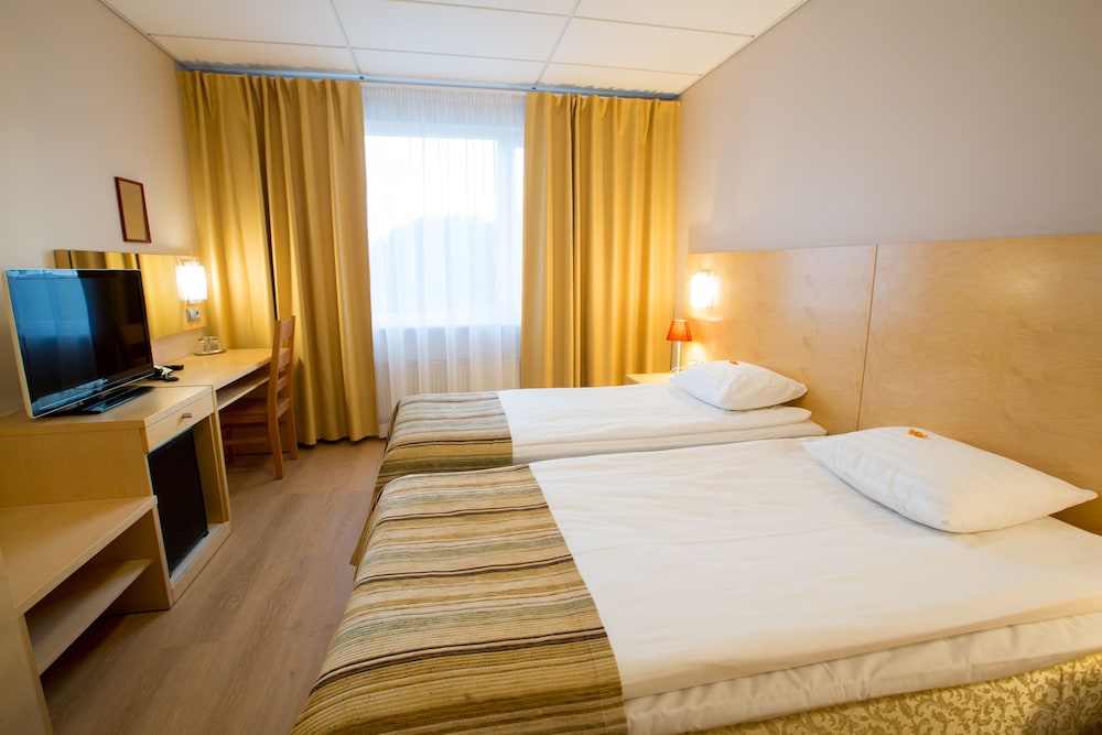 Standard Double or Twin Room - Photo 9