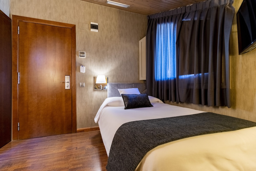 Single Room - Photo 2