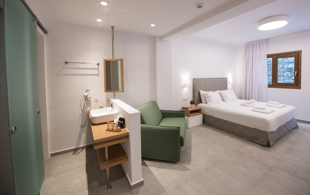 Superior Suite (Outdoor Pool) photo 2