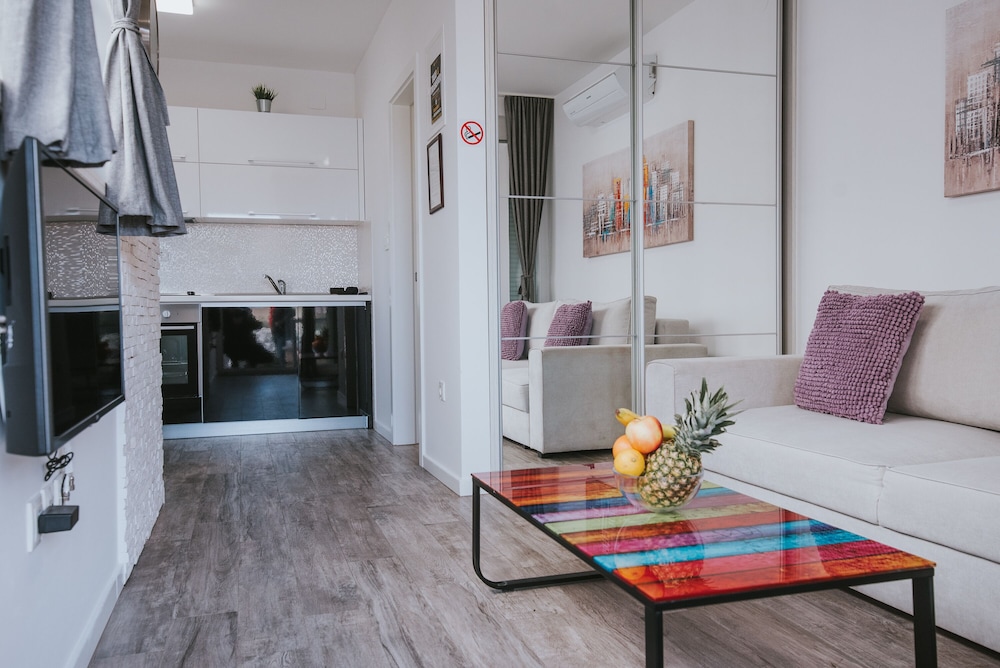 Deluxe Studio, Non Smoking, Pool Access