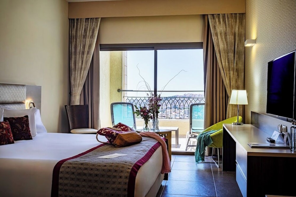 Deluxe Room, Balcony, City View