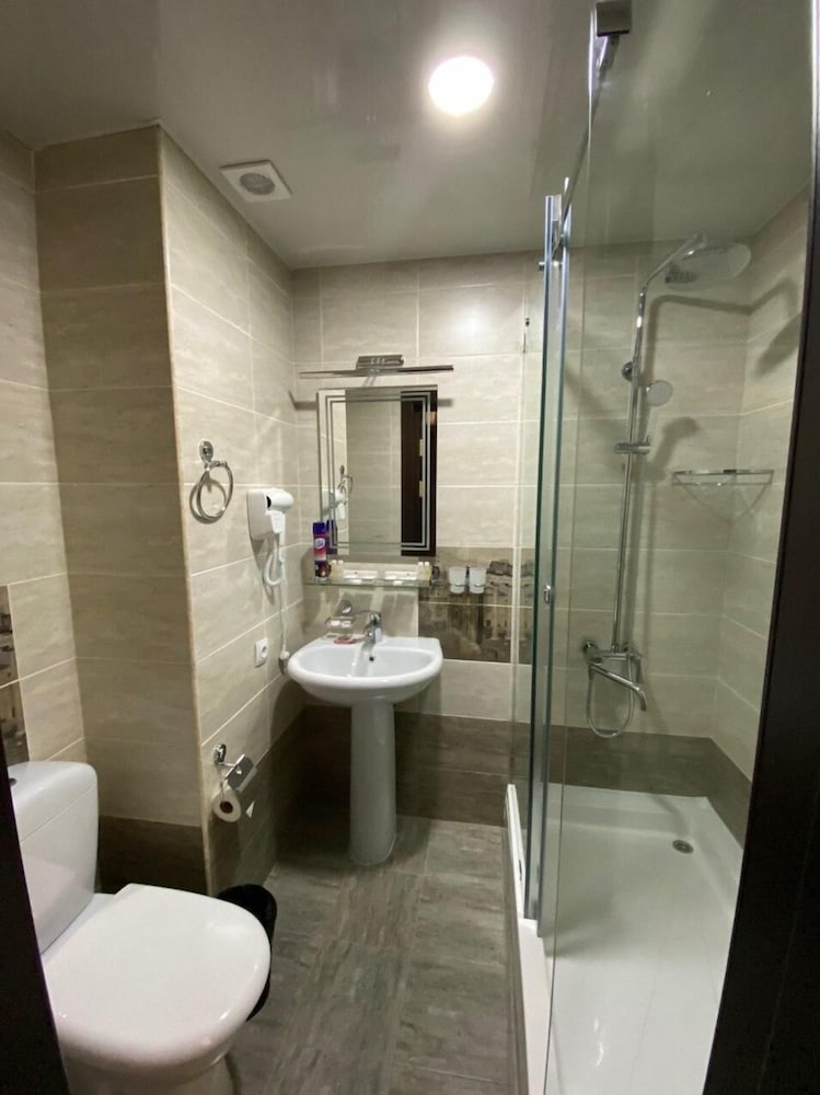 Standard Double Room, 1 King Bed - Photo 7