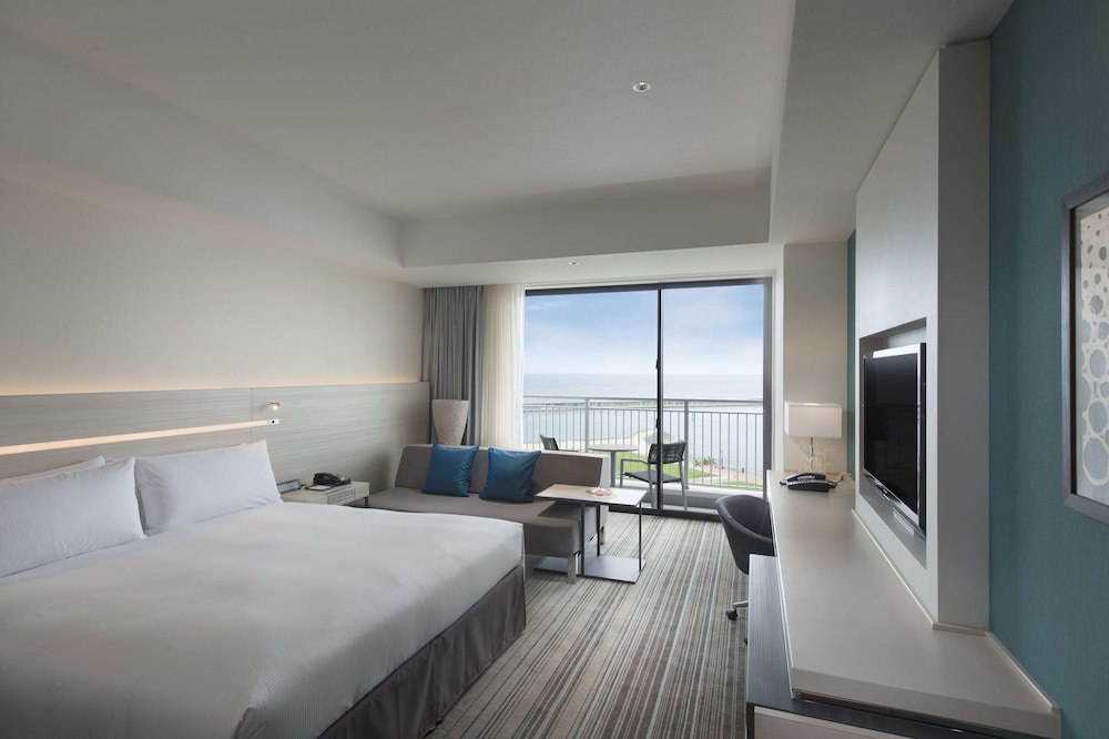 King Guest Room with Ocean View & Balcony