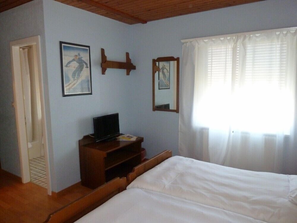 Family Room, Mountain View photo 3