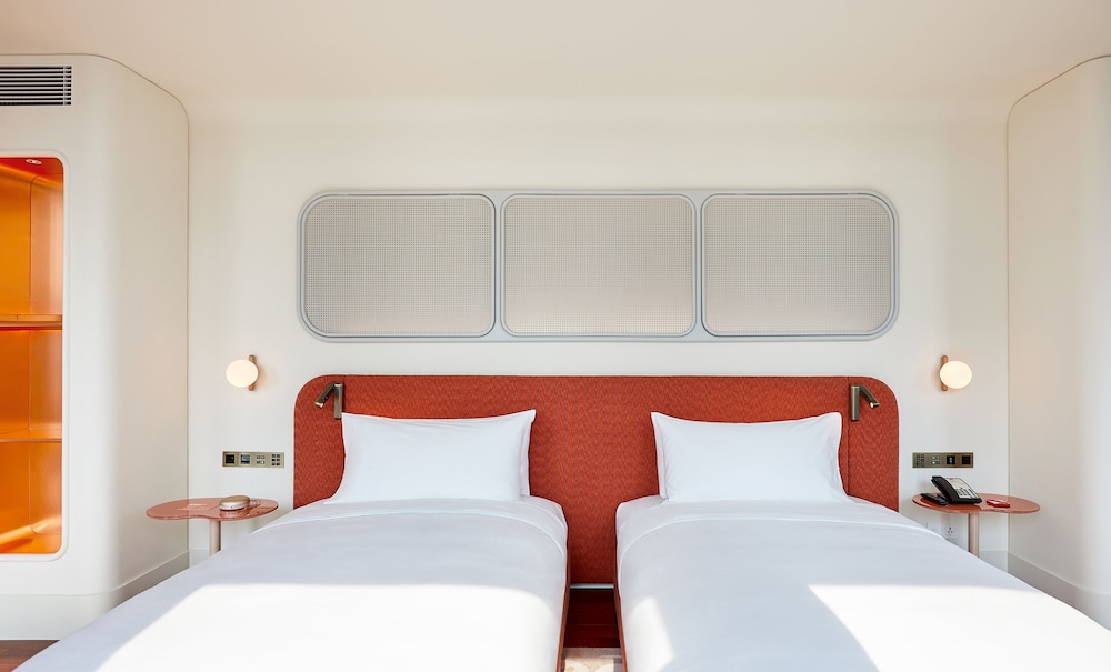 Room, 2 Double Beds, Corner