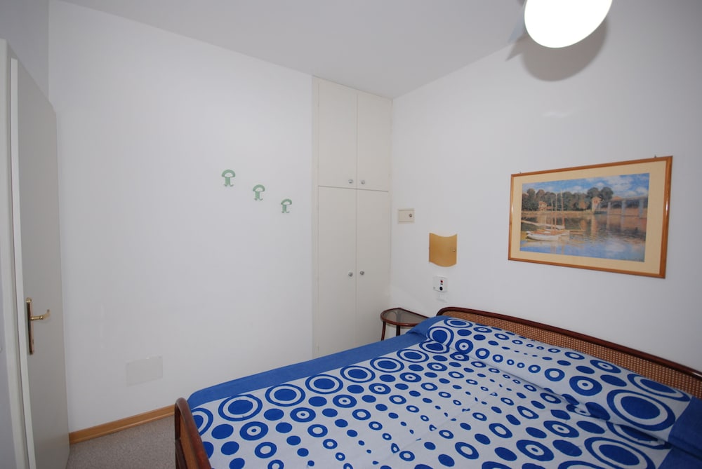 Apartment, 2 Bedrooms (C-6)