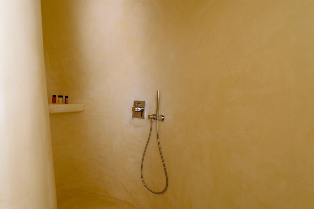 Vanilla Room with Outdoor Hot tub Caldera View - Photo 6