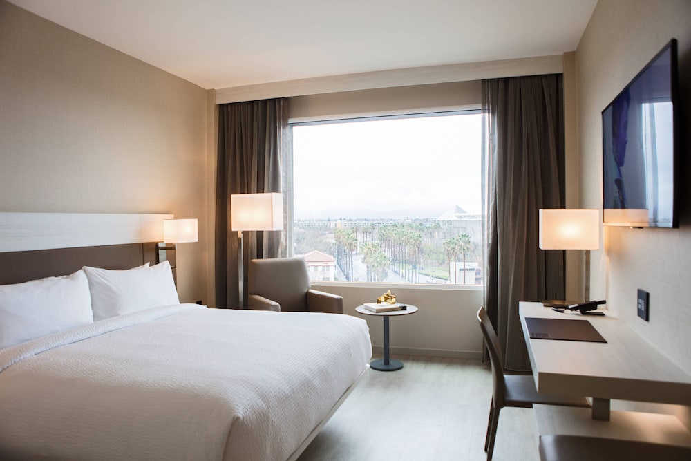 Room, 1 Queen Bed (Mobility Accessible, Roll-In Shower)