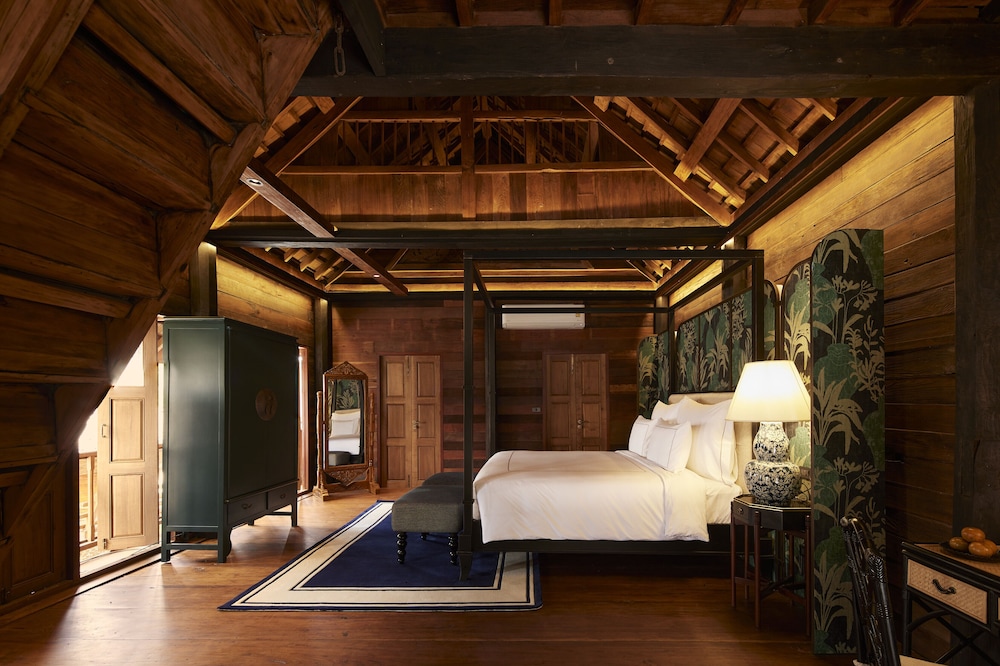 4 Bedroom Golden Teak Villa - Photo 8