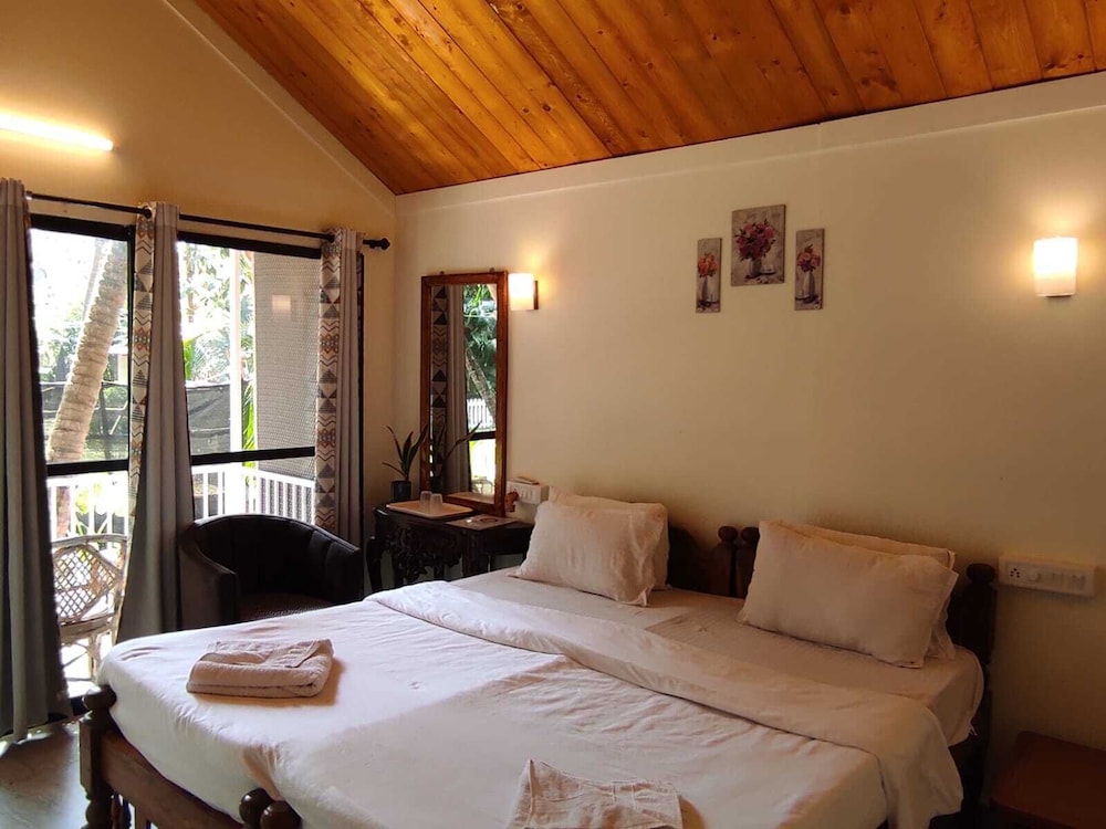 Superior Room, Pool View