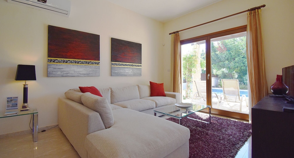 Villa photo 1