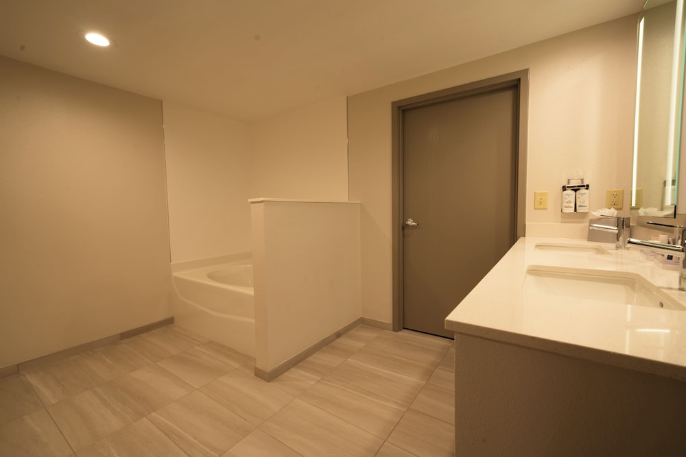 Suite, Multiple Beds - Photo 3
