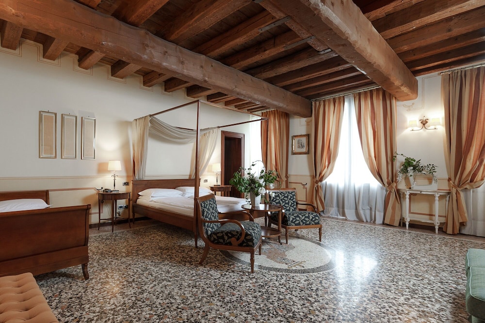 Royal Studio Suite, Garden View