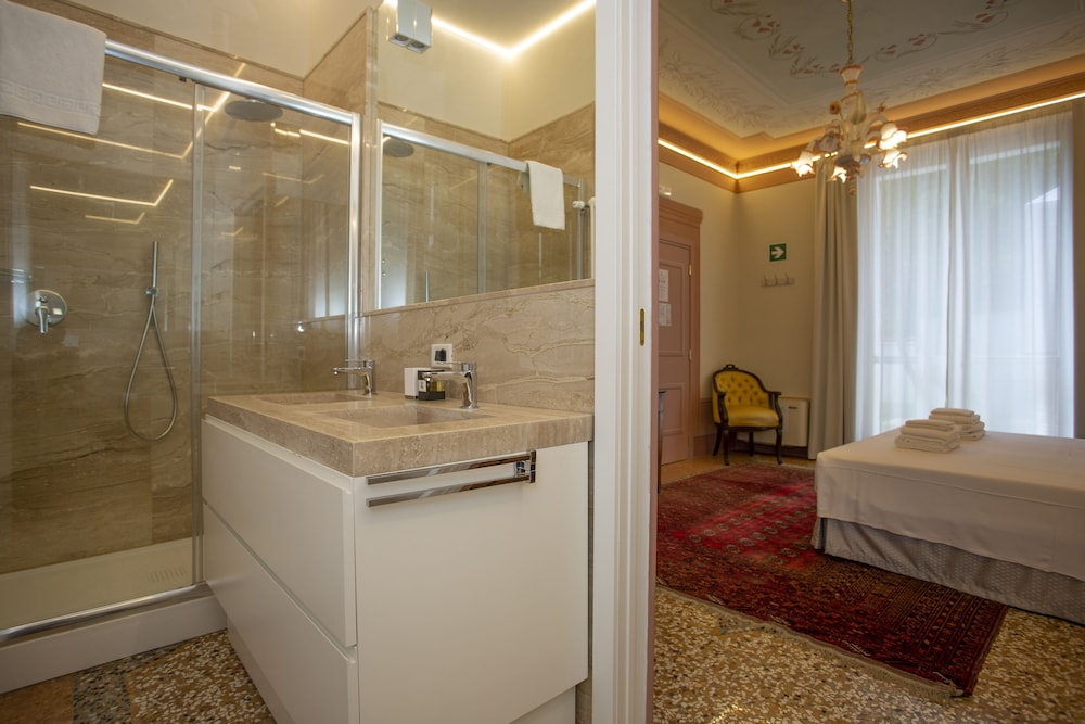 Luxury Double Room photo 2