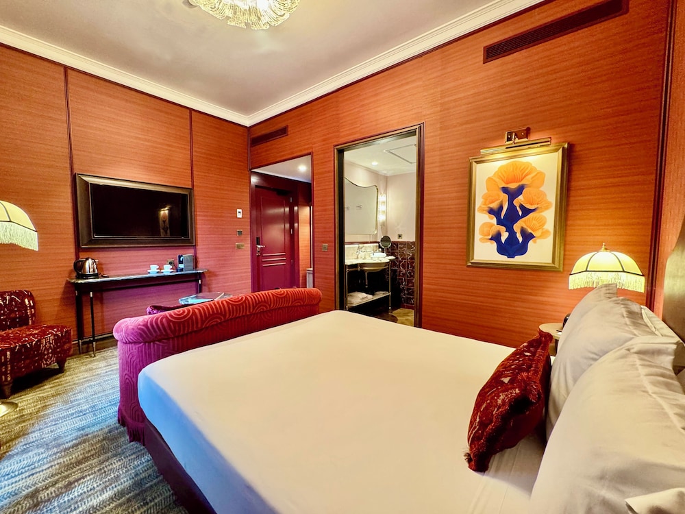 Boutique Room