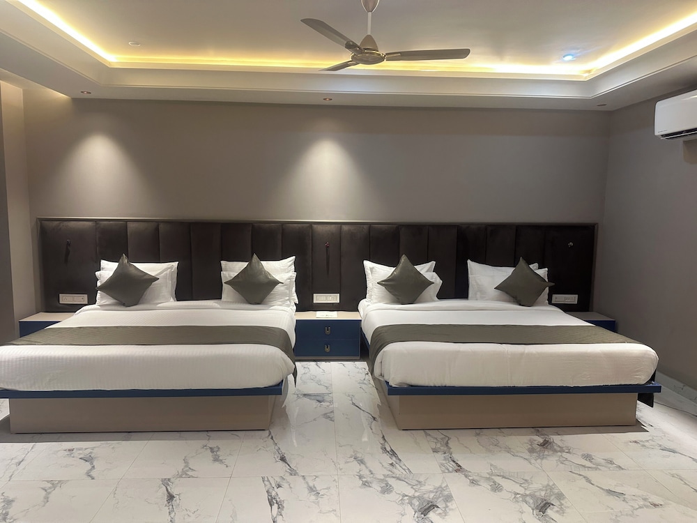 Family Quadruple Room, City View photo 1