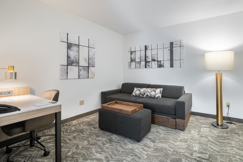 Suite, Multiple Beds - Photo 10