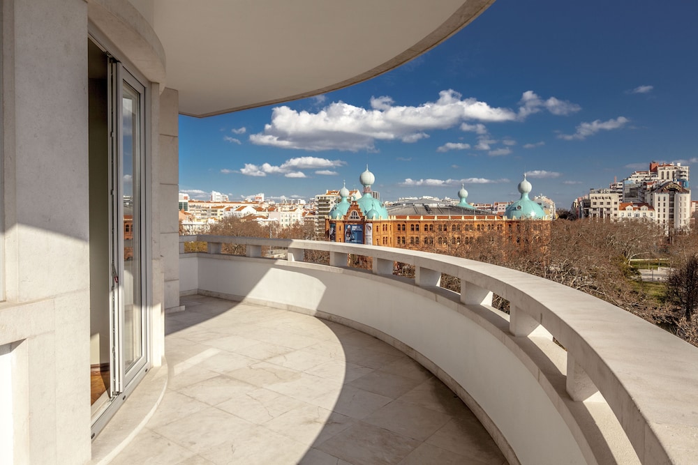 Superior Suite, Balcony, City View - Photo 7