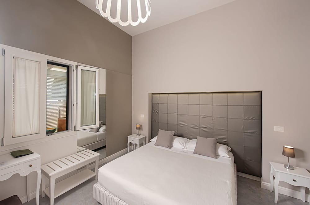 Grand Room, Kitchenette, Garden Area photo 2