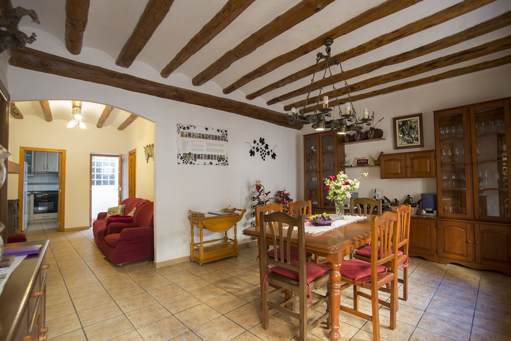 Traditional House, 2 Bedrooms photo 2
