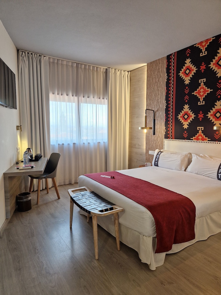 Deluxe Suite - Photo 3