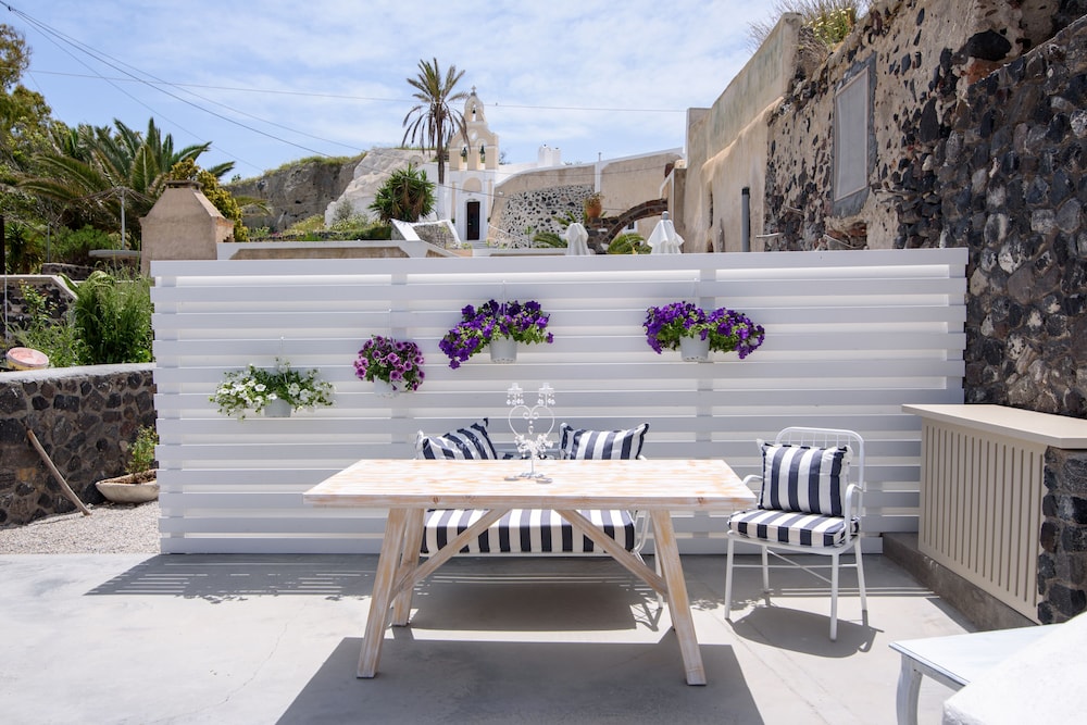 Apanemo Suite by K7K with Exterior Hot Tub photo 2