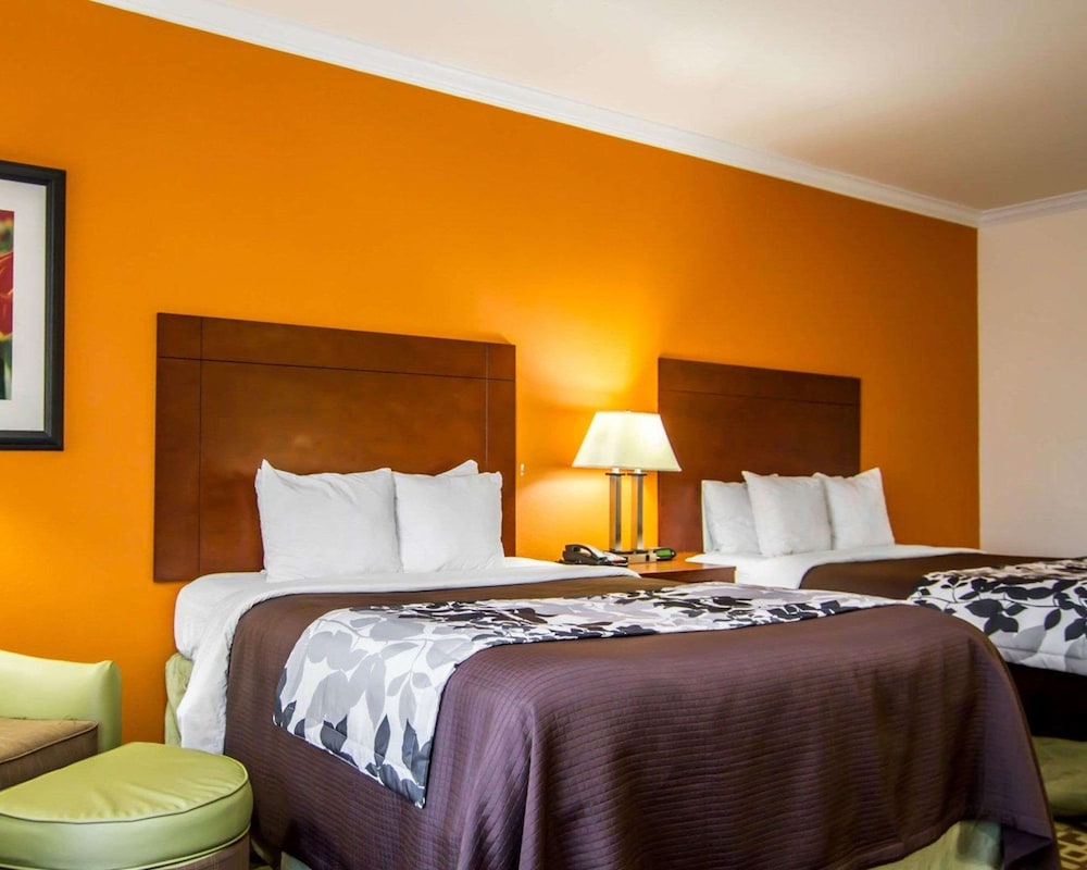 Standard Room, 2 Queen Beds, Non Smoking - Photo 2
