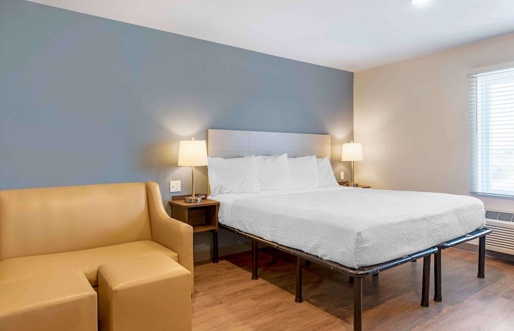 Deluxe Studio, 1 King Bed with Sofa bed, Non Smoking, Refrigerator & Microwave - Photo 1