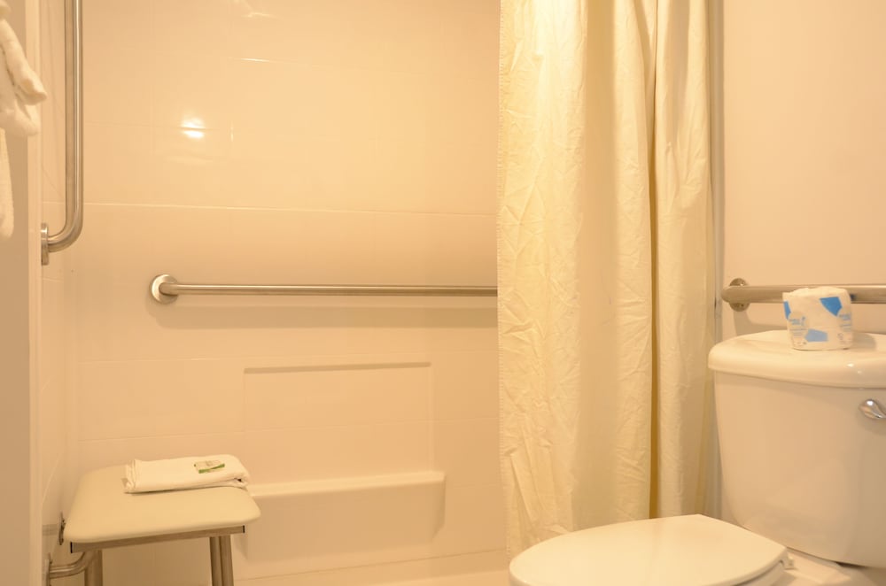 Standard Room, 2 Double Beds, Accessible - Photo 2
