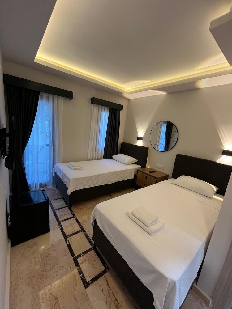 Standard Twin Room - Photo 1