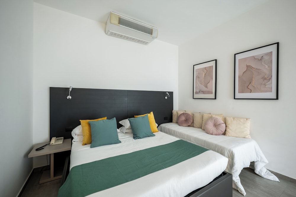 Comfort Triple Room, Partial Sea View photo 2