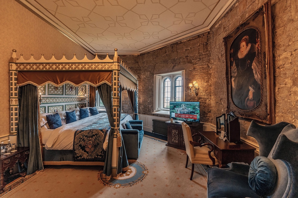 Suite (Catherine of Aragon Tower) photo 3