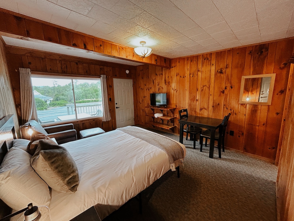 Standard Room, 1 Queen Bed photo 2