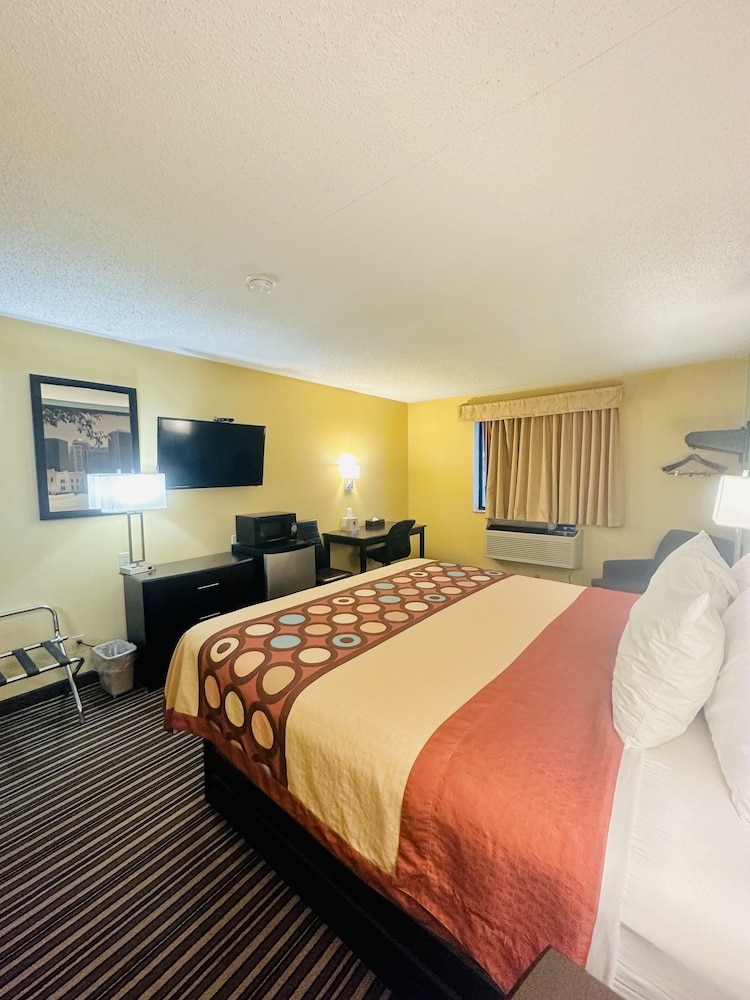 Room, 1 King Bed - Photo 3