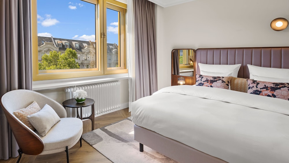 Suite, 1 King Bed