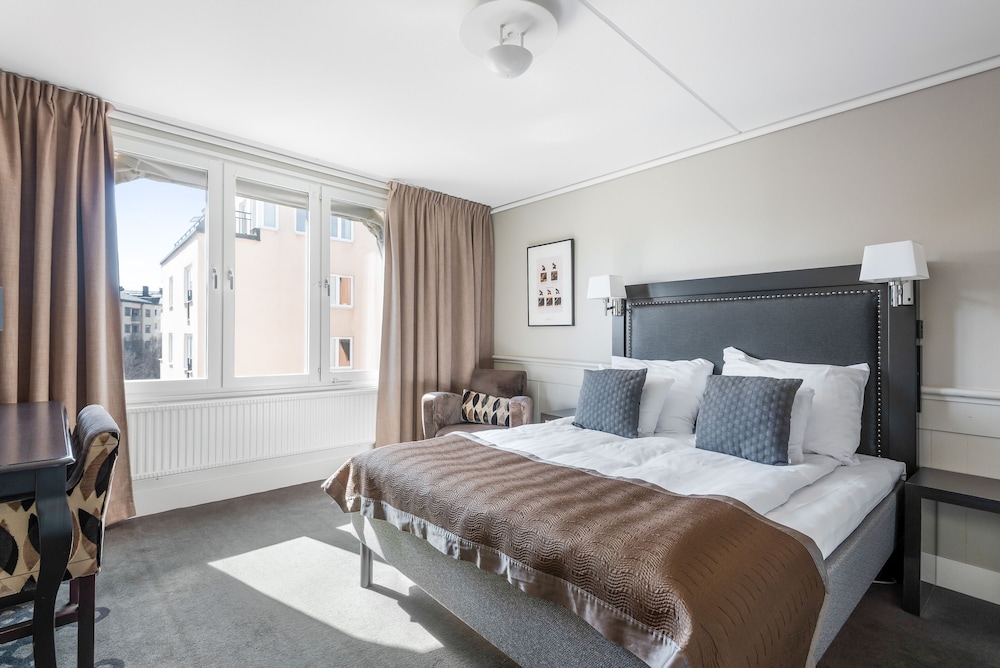 Standard Room, 1 Queen Bed thumbnail 5