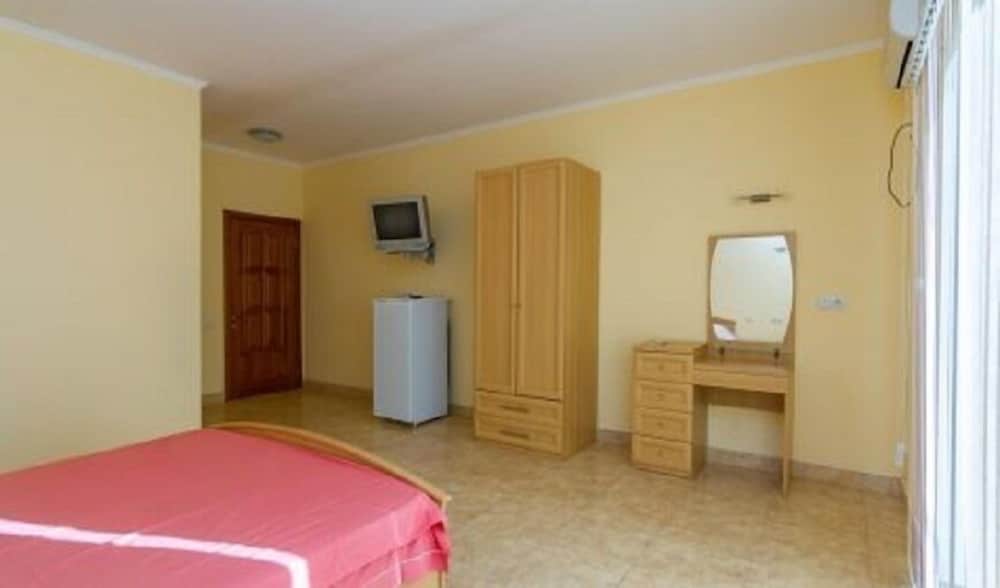 Standard Triple Room, Multiple Beds, Hill View