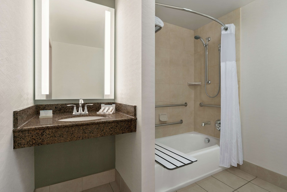 Room, Accessible - Photo 5