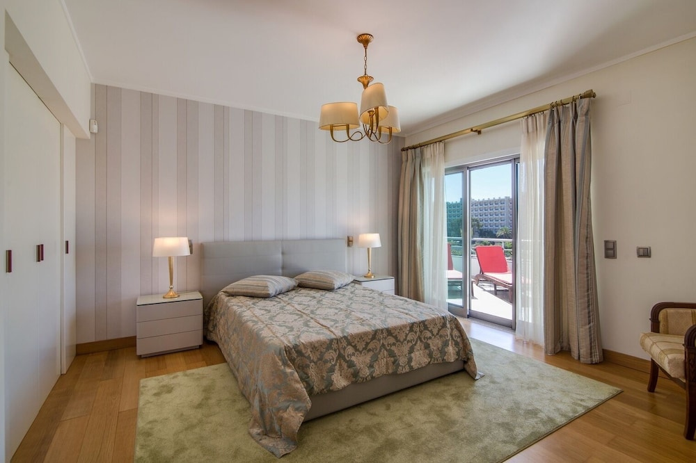 Apartment, Multiple Beds