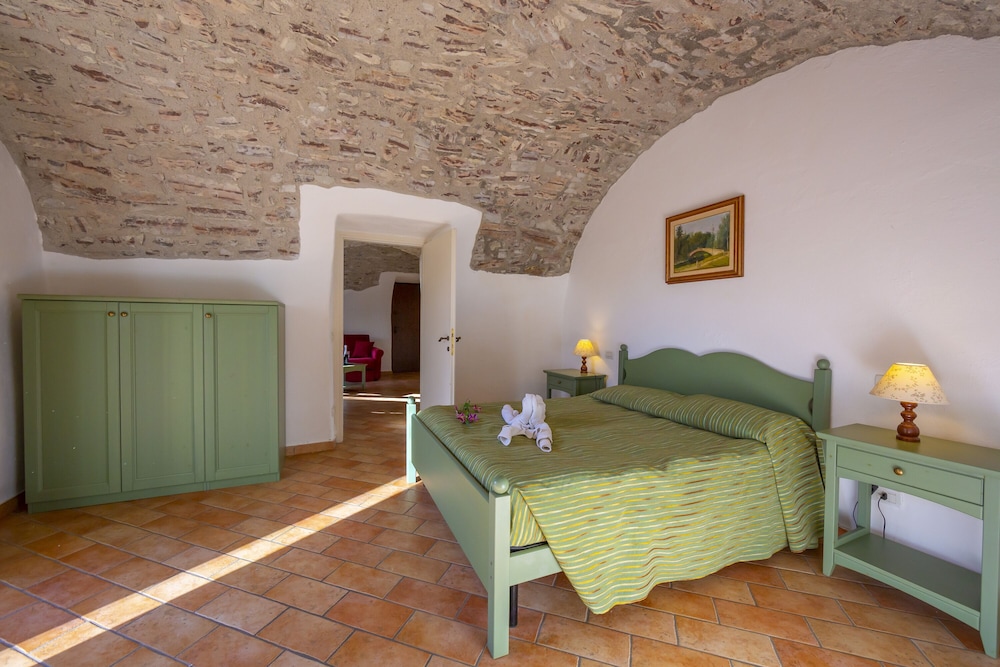 Family Apartment, Multiple Bedrooms, Mountainside (Liano Iris  - Terrace & parking place) photo 3